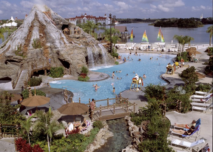 Know when to stay at Disney resorts for the lowest rates