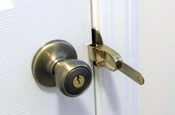 The Portable Door Lock - Steal