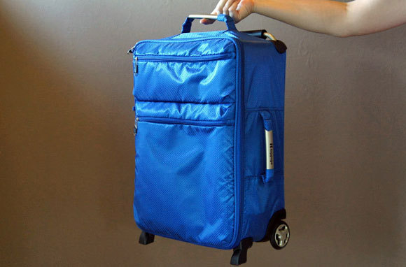 IT Luggage World's Lightest Carry-On