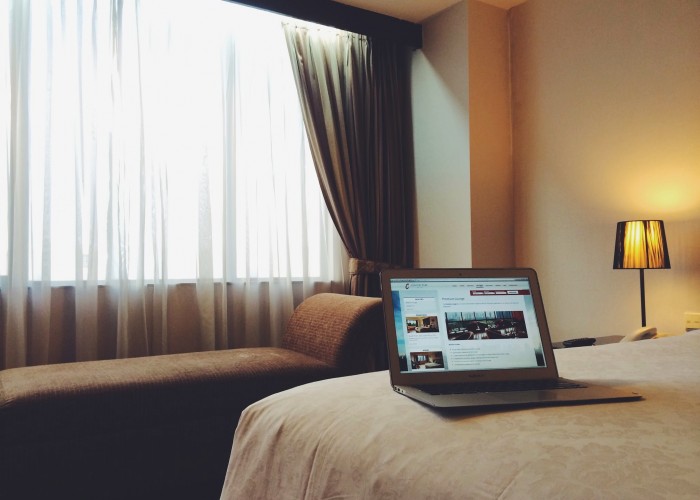 8 Things You Need to Do in Your Hotel Room