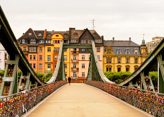 frankfurt love locks bridge