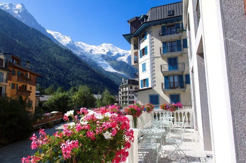 Grand hotel des alpes, a mountain in chamonix france