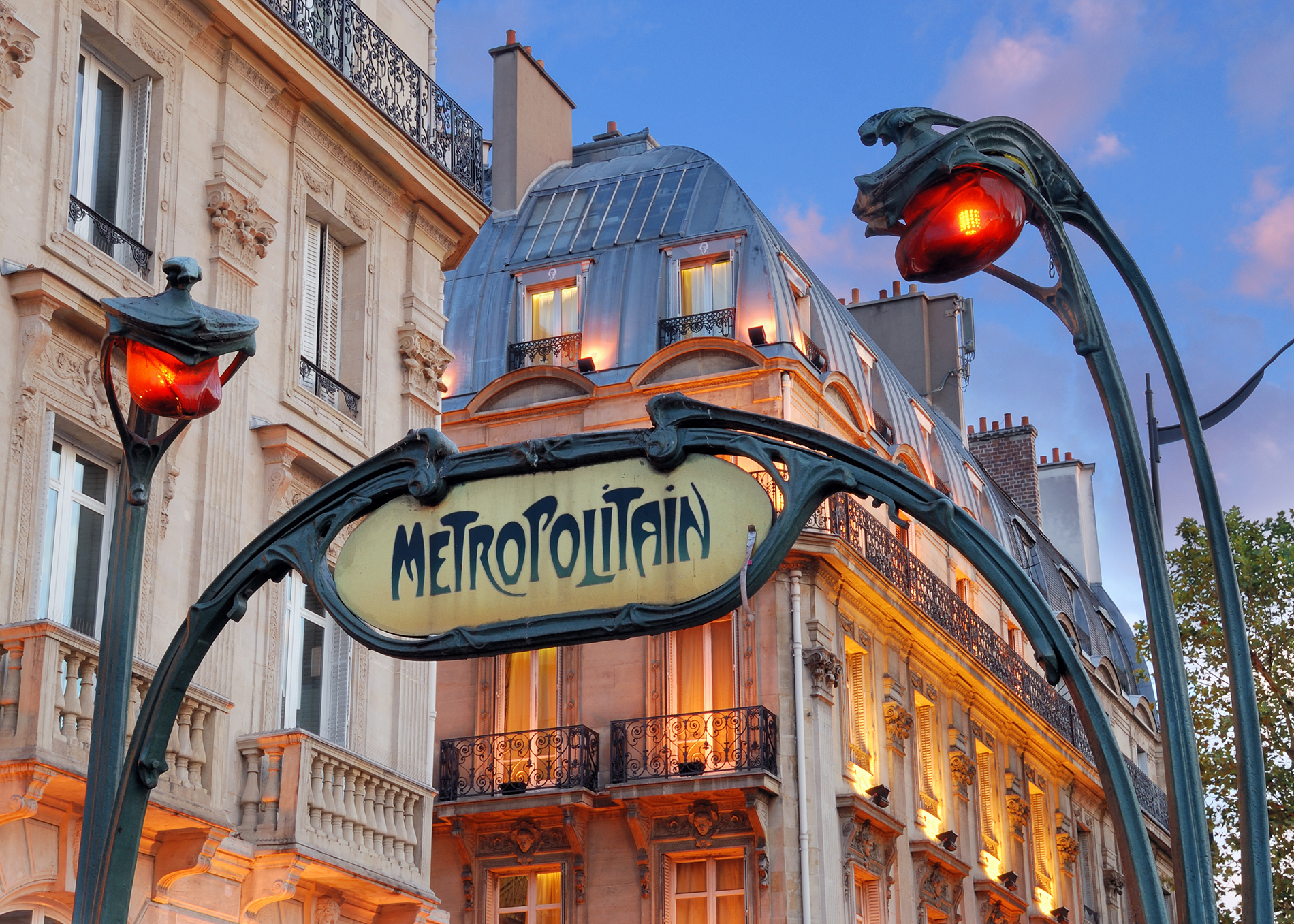 paris metropolitain sign