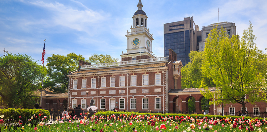 independence hall in the spring.