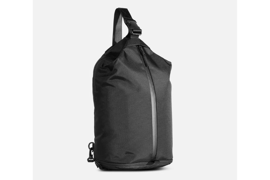 Aer sling bag in black.