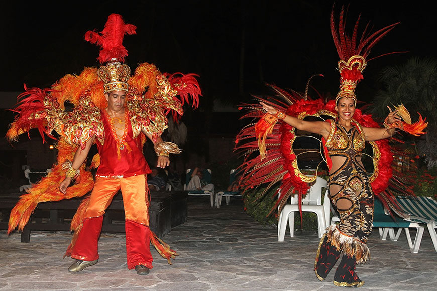 carnival performers in aruba.