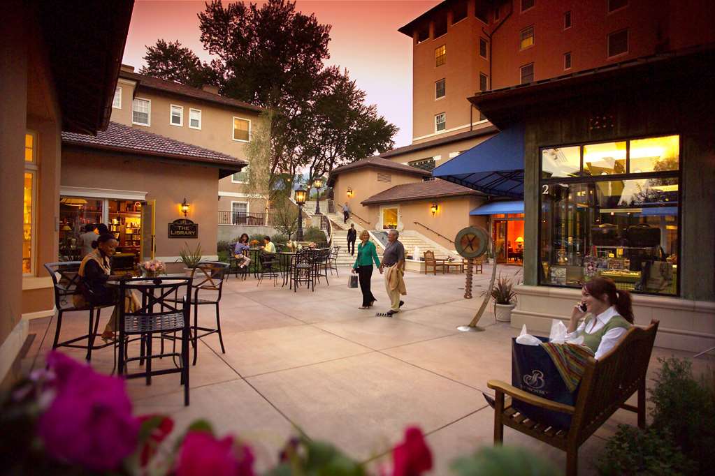Plaza with guests walking and mingling at the Broadmoor all-inclusive hotel